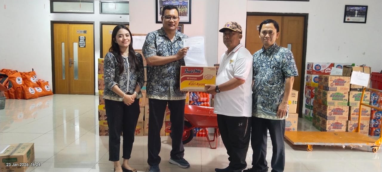 KIIC Salurkan Bantuan Banjir Melalui BPBD Karawang