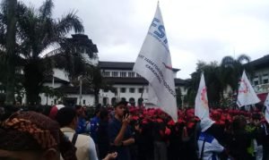 UMSK 2019 Tak Kunjung Ditetapkan, FSPMI Bekasi Demo Pemprov Jabar