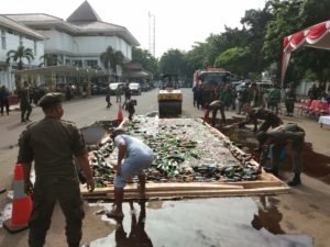 Ribuan Miras Hasil Sita’an Satpop PP Karawang Dimusnahkan
