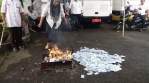 Ribuan e-KTP Rusak Dimusnahkan Disdukcapil Purwakarta