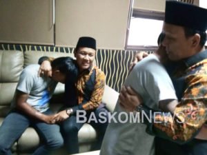 Sambil Menangis Bizman Meminta Maaf, Kang Jimmy Cabut LP dan Berikan Sedekah Buat Istri-Anaknya