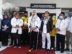 Diiringi Ribuan Massa Pendukung, Cellica-Aep Jadi Pendaftar Pertama ke KPU Karawang