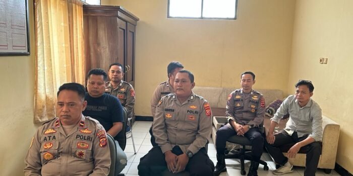 Secara Virtual Kapolsek Tegalwaru Giat Apel Pagi Dengar Arahan Kabag SDM Polres Karawang